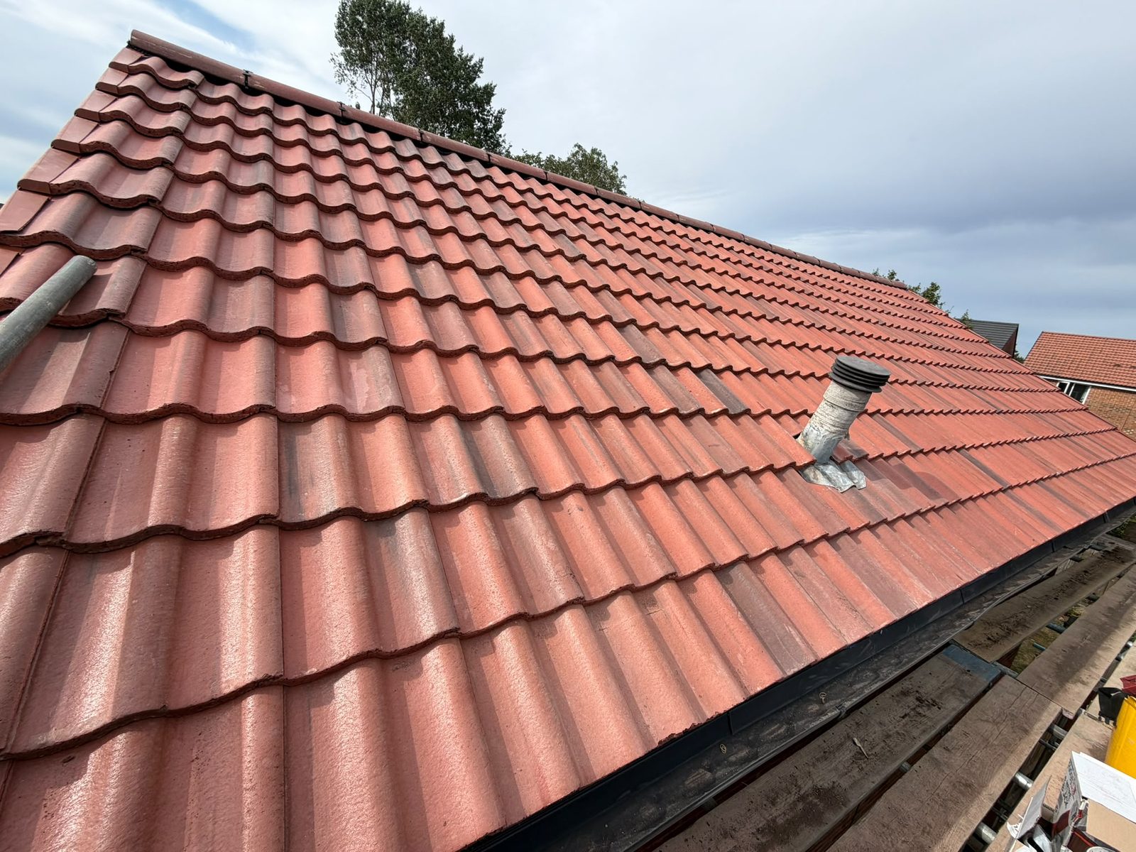 The same roof re-laid in Marley Mendip Old English with an all-new dry ridge